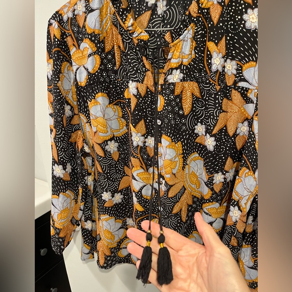 Daniel Rainn top - Picture 3 of 9